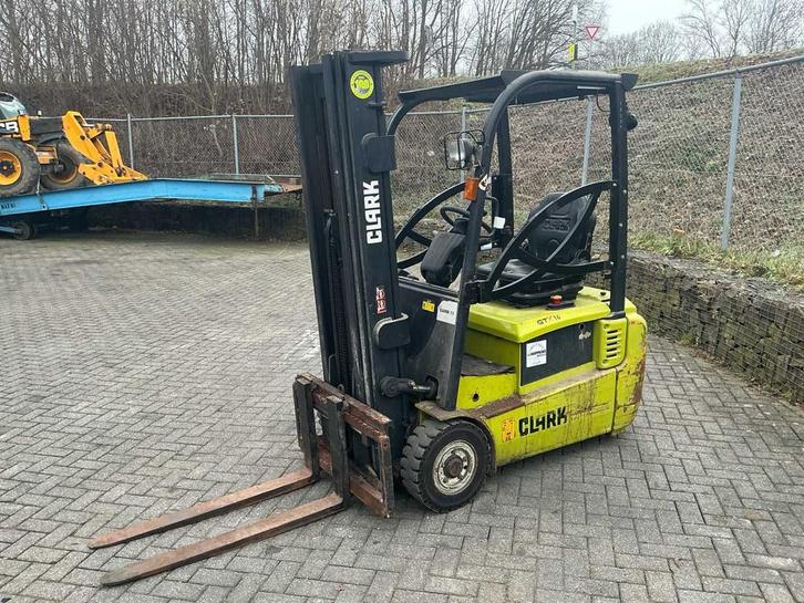 Clark - 2017 - GTX16 - Chariot élévateur, Articles professionnels, Machines & Construction | Chariots élévateurs & Transport interne
