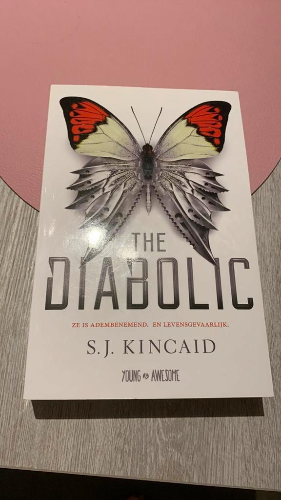 S.J. Kincaid - The Diabolic (NIEUW!), Boeken, Kinderboeken | Jeugd | 13 jaar en ouder, Nieuw, Ophalen