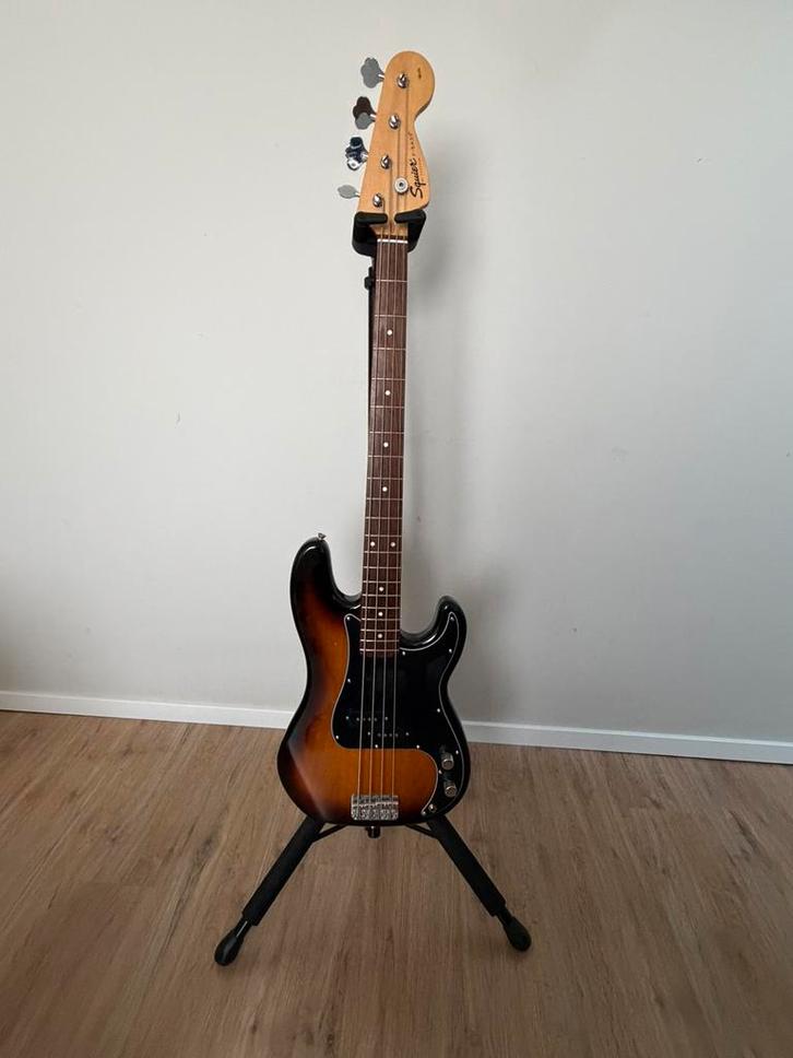 Squier Precision bass, Musique & Instruments, Instruments à corde | Guitares | Basses, Utilisé, Enlèvement