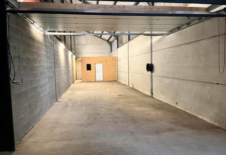 Hall de stockage à louer, Immo, Garages & Places de parking, Province de Luxembourg