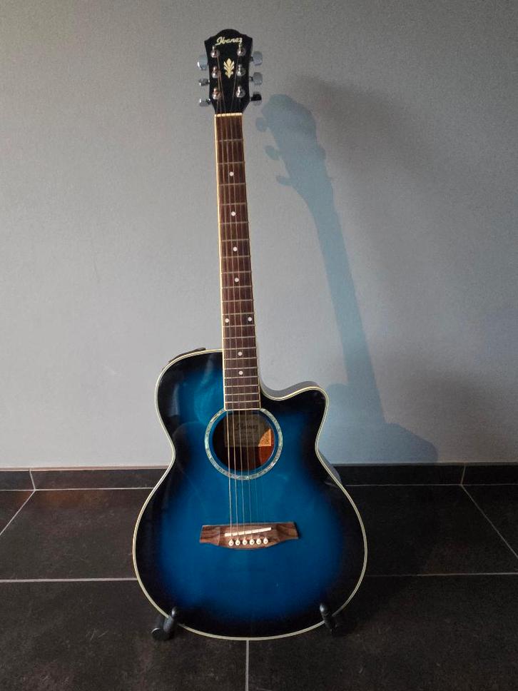 Ibanez AEG10 elektrisch/akoestische gitaar, Musique & Instruments, Instruments à corde | Guitares | Électriques, Utilisé, Hollow body