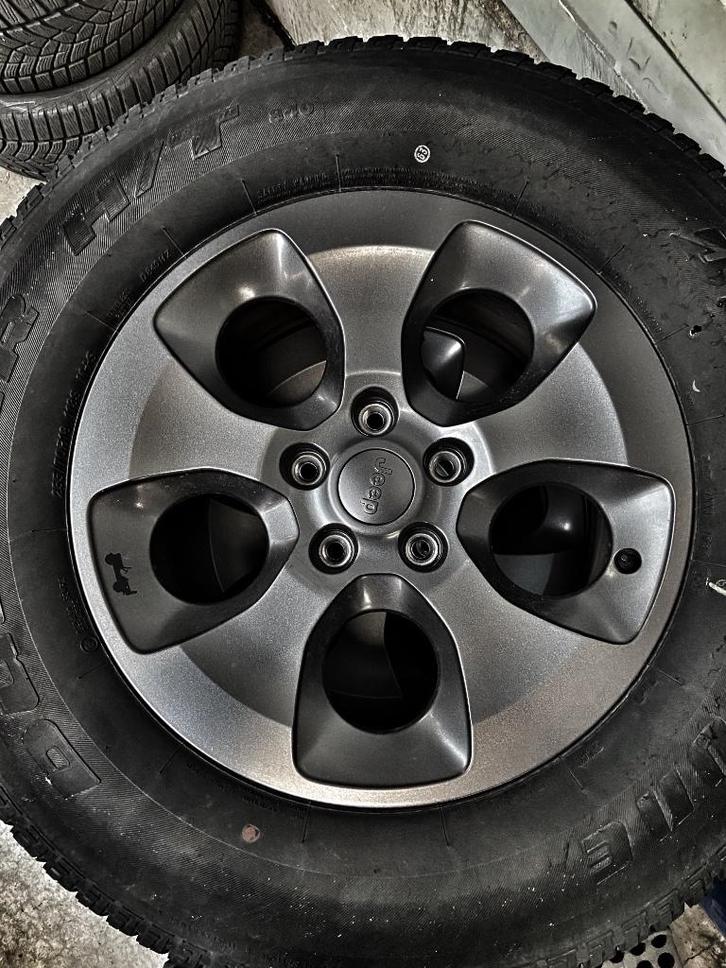Originele Jeep Wrangler JK wielen met bridgestone all-season, Auto-onderdelen, Banden en Velgen, Banden en Velgen, All Season