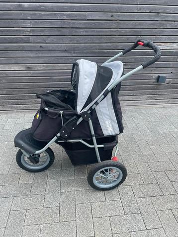 Hondenbuggy beschikbaar voor biedingen
