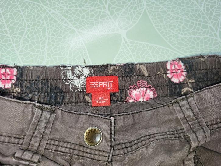 GRATIS : Merk Esprit: short mt 116 (zie foto's), Kinderen en Baby's, Kinderkleding | Maat 116, Gebruikt, Meisje, Broek, Ophalen of Verzenden