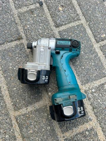 Makita schroefmachine met 2 batterijen, Doe-het-zelf en Bouw, Gereedschap | Boormachines, Ophalen, Gebruikt