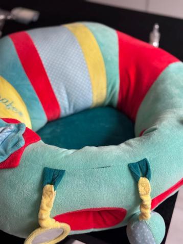 Baby zitkussen met speeltjes – in mooie staat! beschikbaar voor biedingen