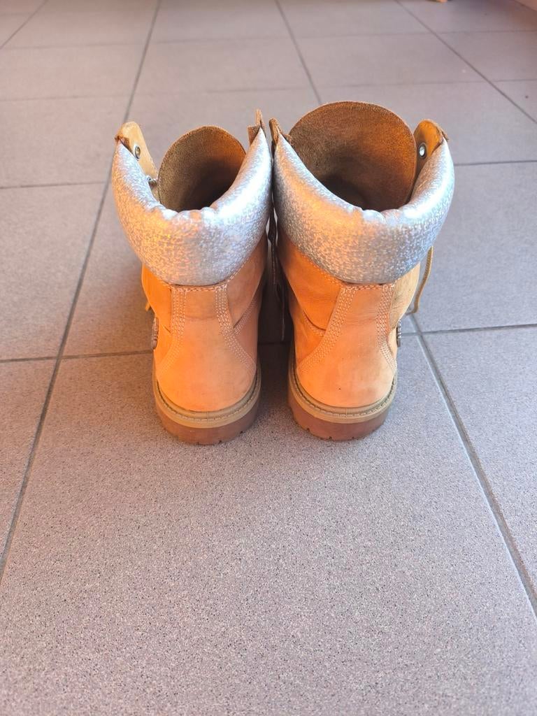 Timberlands maat 38 lichtbruin kleur in perfecte staat, Kinderen en Baby's, Babykleding | Schoentjes en Sokjes, Ophalen of Verzenden