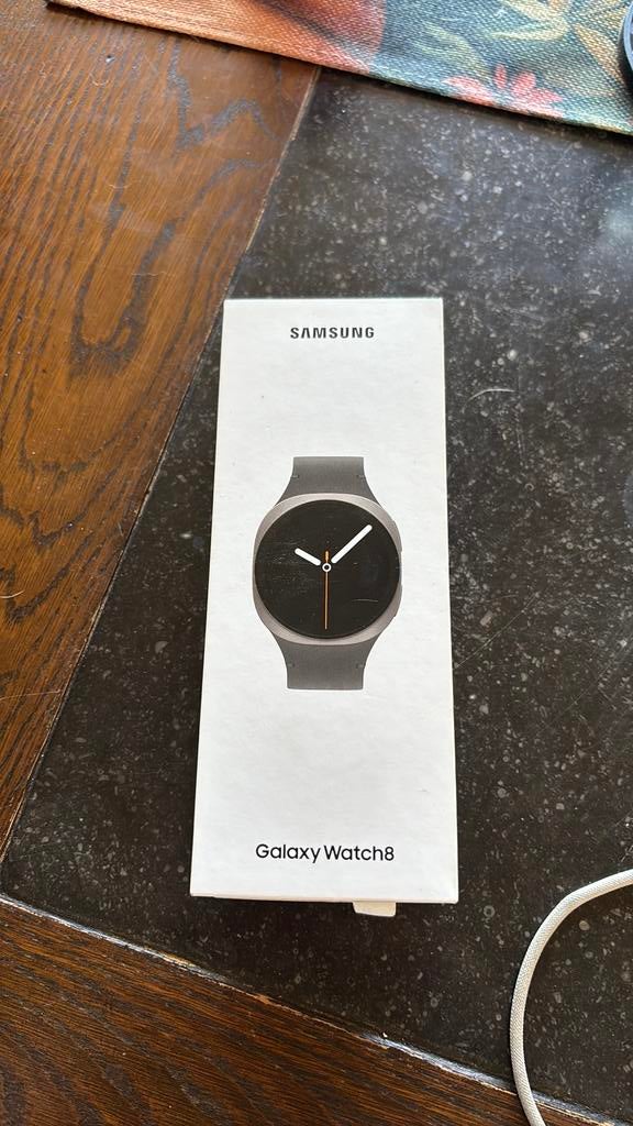 Galaxy watch 8 (nieuw) 40mm LTE, Bijoux, Sacs & Beauté, Montres connectées, Enlèvement, Comme neuf