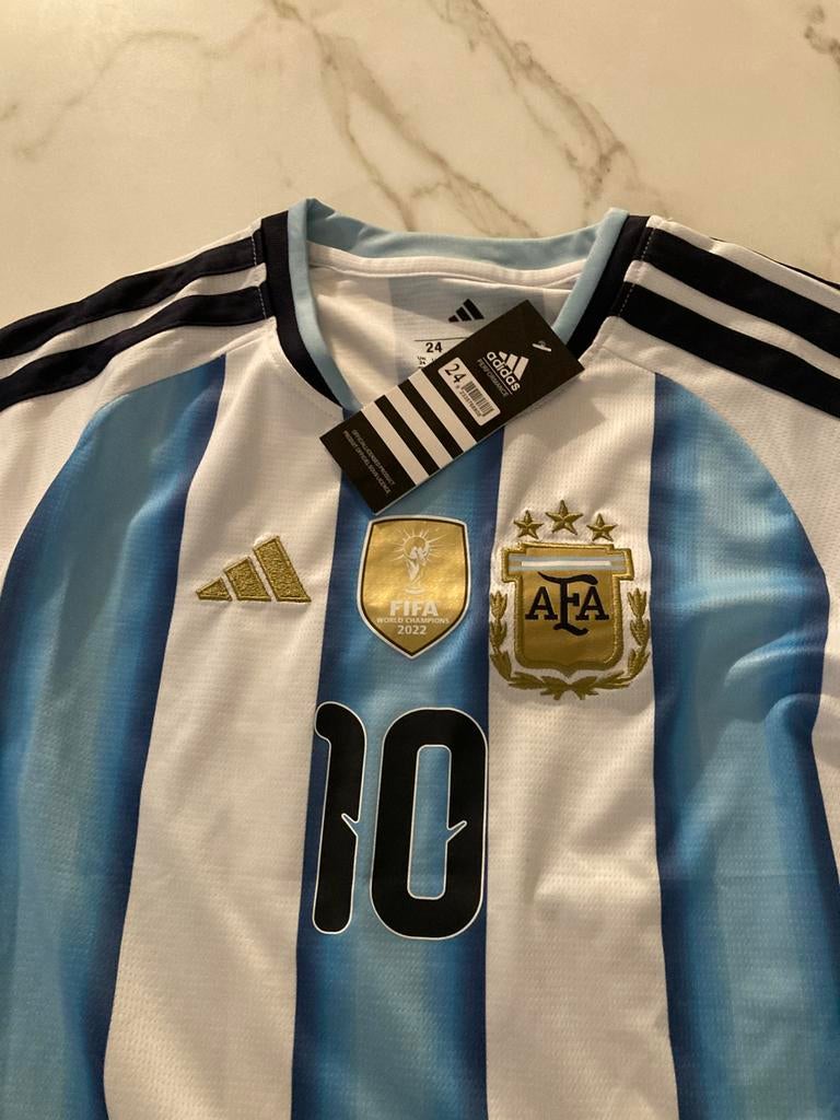 Voetbalpak adidas Messi, voor 10-11 jaar, Sports & Fitness, Football, Enlèvement, Neuf, Survêtement