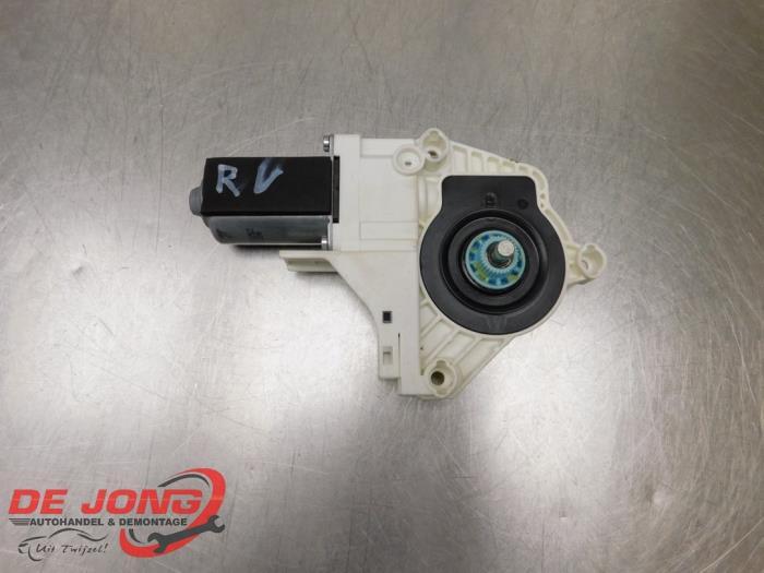 Moteur de vitre portière d'un Audi A4, Autos : Pièces & Accessoires, Carrosserie & Tôlerie, Audi, Utilisé, 3 mois de garantie