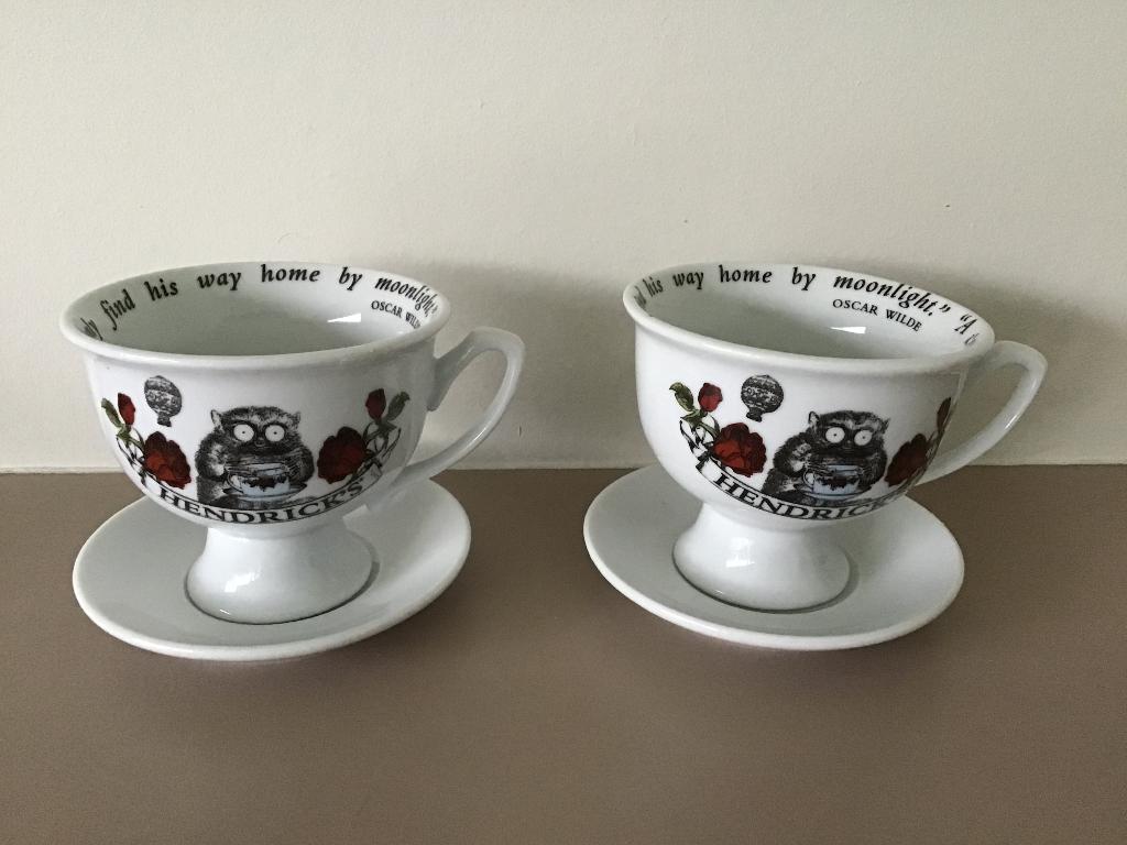 Gin, tasse à thé et soucoupe Hendrick's, Oscar Wilde Quote, Antiquités & Art, Curiosités & Brocante, Enlèvement ou Envoi