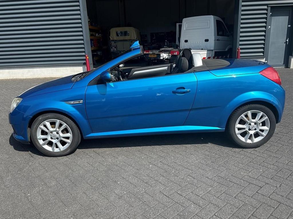 Opel Tigra TwinTop 1.8-16V Cosmo, Airco, NAP, Cabrio, Voorwielaandrijving, Gebruikt, Blauw, 185 g/km