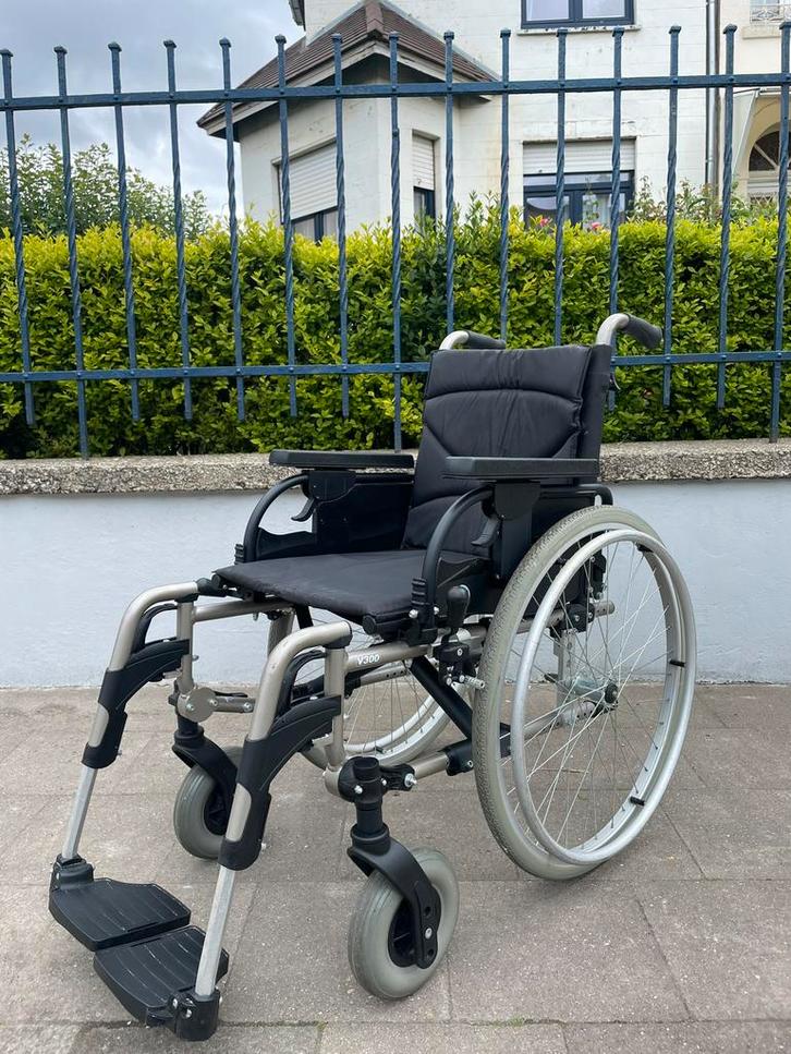Chaise roulante pliable Vermeiren V 300 état neuf, Divers, Chaises roulantes, Comme neuf, Enlèvement ou Envoi