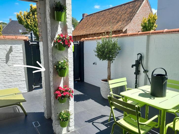 1 euro chacun : pots de fleurs, mangeoire et nid d'oiseau, Jardin & Terrasse, Pots de fleurs, Utilisé, Synthétique, Balcon, Jardin