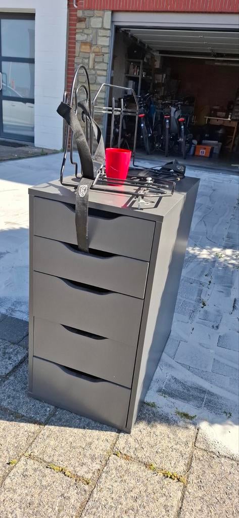 Gratis af te halen Hemiksem ladenkast, Antiek en Kunst, Antiek | Meubels | Stoelen en Sofa's, Ophalen