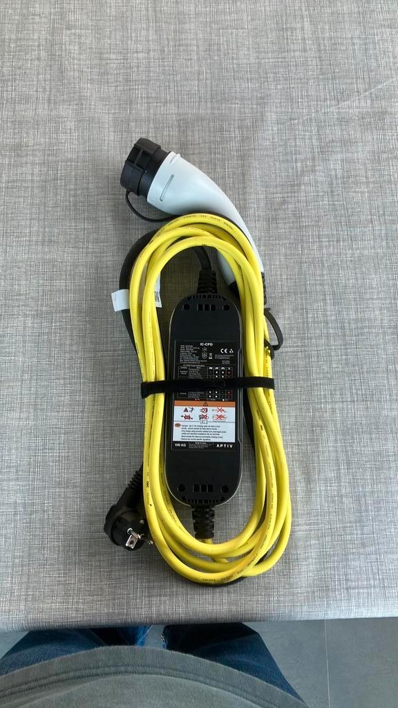 Elektrische oplaadkabel (stopcontact), Auto-onderdelen, Elektronica en Kabels, Audi, Gebruikt, Ophalen