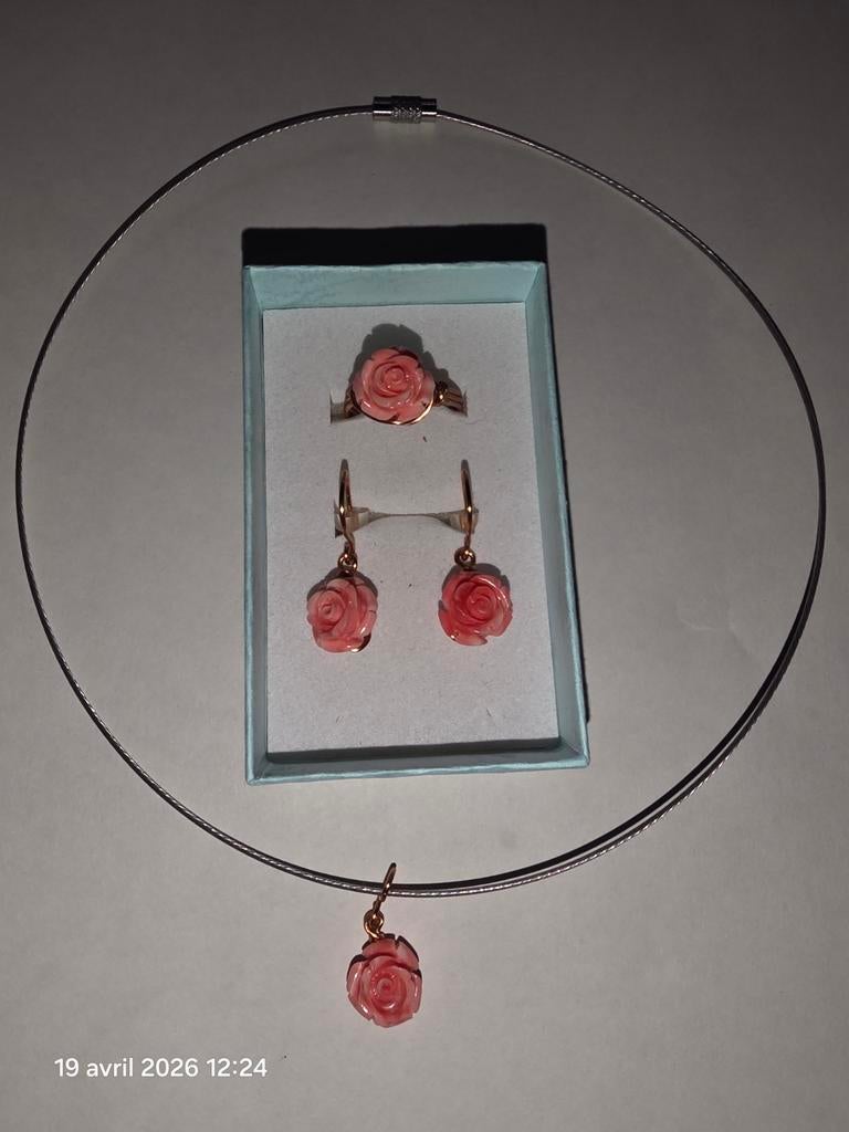 Ensemble avec petites roses fabrication artisanale, Enlèvement, Neuf, Autres matériaux