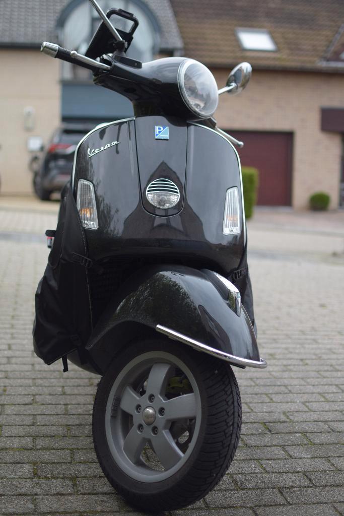 Vespa GTS 125 Zwart/Beige - Topstaat - Incl. beenkleed, Vélos & Vélomoteurs, Scooters | Vespa, Utilisé, Autres modèles, Essence