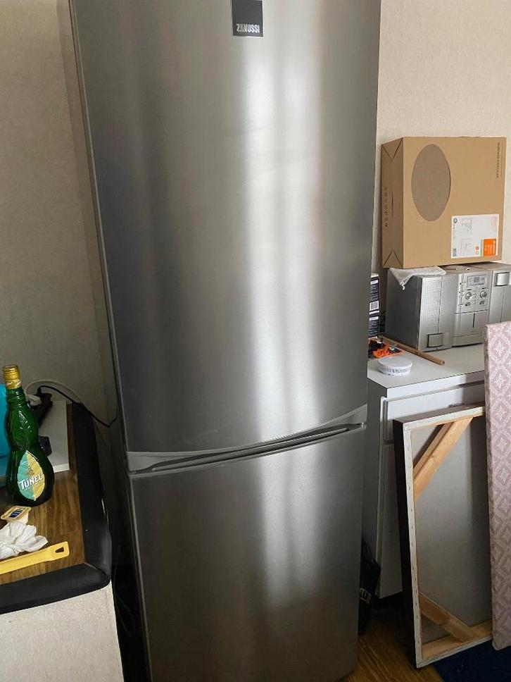 Combi Koelkast Zanussi ZRB34214XA, Elektronische apparatuur, Koelkasten en IJskasten, Gebruikt, Met aparte vriezer, 200 liter of meer