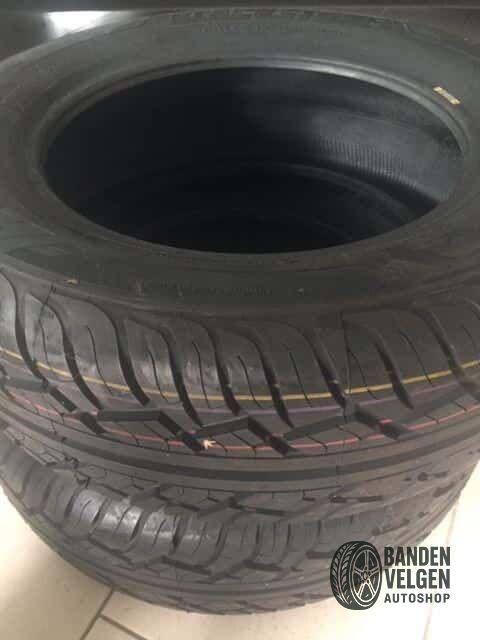 2 x 205-50-15 86V Nieuwe Blackstone 3000 CD Prijs per 2 stuk, 15 inch, -, -, Nieuw