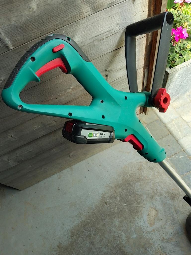 Bosch accu grastrimmer, Jardin & Terrasse, Coupe-bordures, Enlèvement, Utilisé, 10 à 30 cm, Batterie