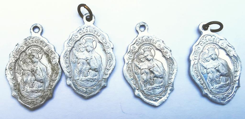 medaillon scapulier hanger Virgo Carmeli Cor Jesu medalie, Verzamelen, Religie, Zo goed als nieuw, Christendom | Katholiek, Sieraad
