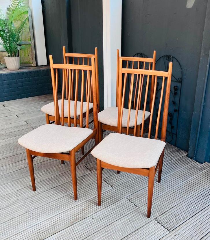 Prachtig vormgegeven vintage Deense eetkamerstoelen., Maison & Meubles, Chaises, Comme neuf, Quatre, Bois, Tissus, Enlèvement
