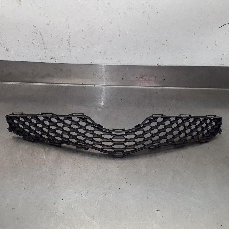 PARE-CHOCS PARTIE CENTRE AVANT Yaris II (P9) (|531110D230|), Autos : Pièces & Accessoires, Utilisé, Avant, Toyota, Pare-chocs