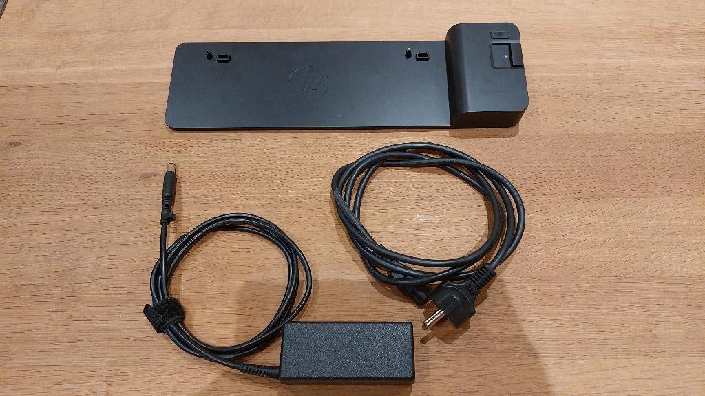 HP 2013 UltraSlim Docking Station D9Y19AV, Computers en Software, Dockingstations, Zo goed als nieuw, Docking station, Ophalen