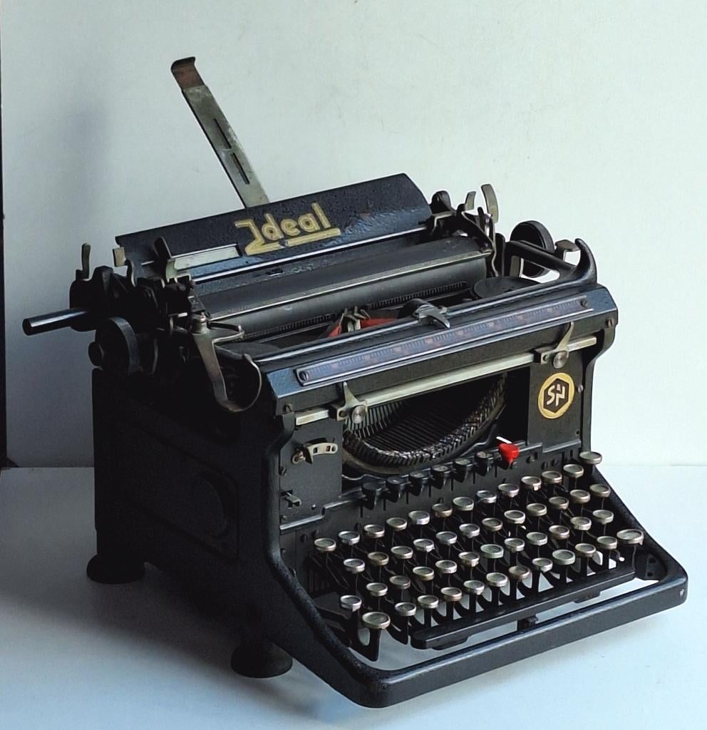 Jolie ancienne machine à écrire de collection, Enlèvement