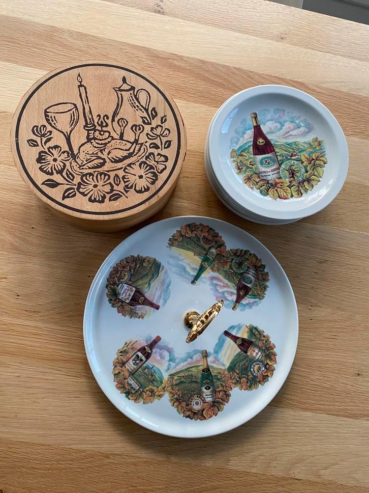 6 assiettes à fromages originales + plateau, Maison & Meubles, Cuisine | Vaisselle, Comme neuf, Enlèvement