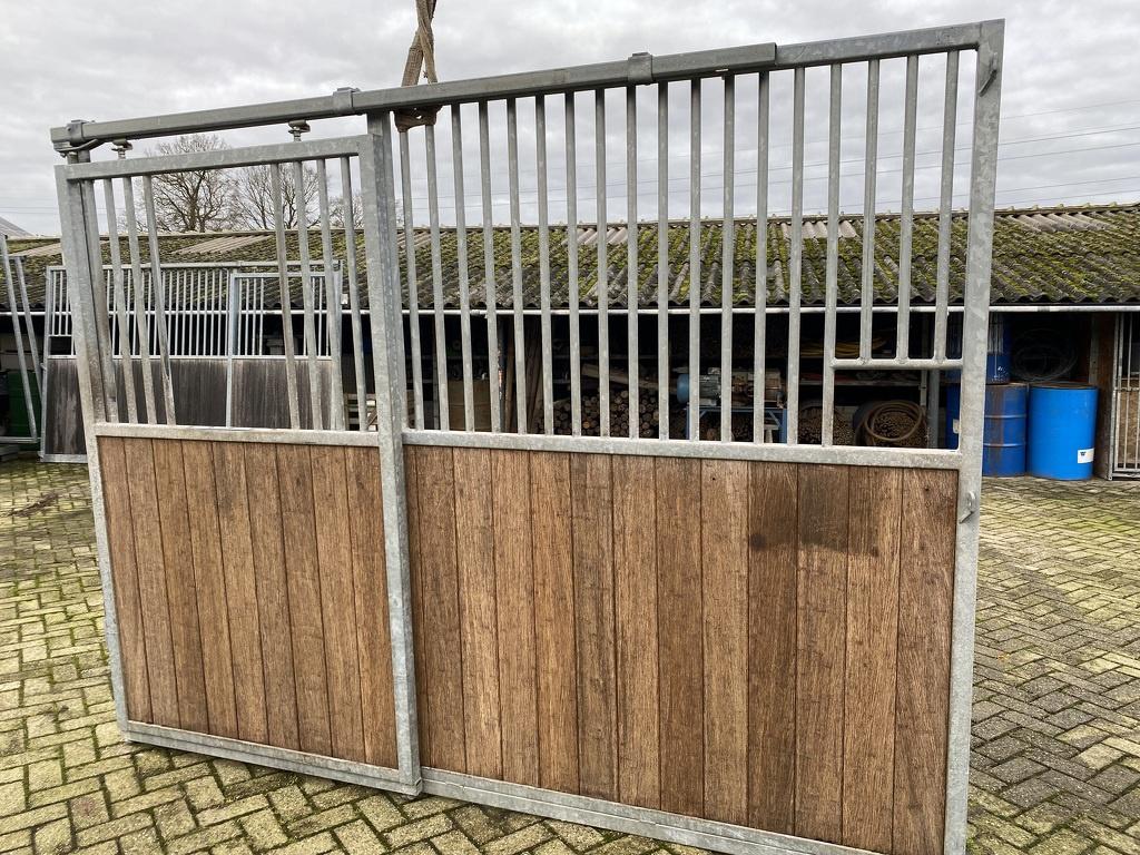 paardenboxen voorwand draaibaar