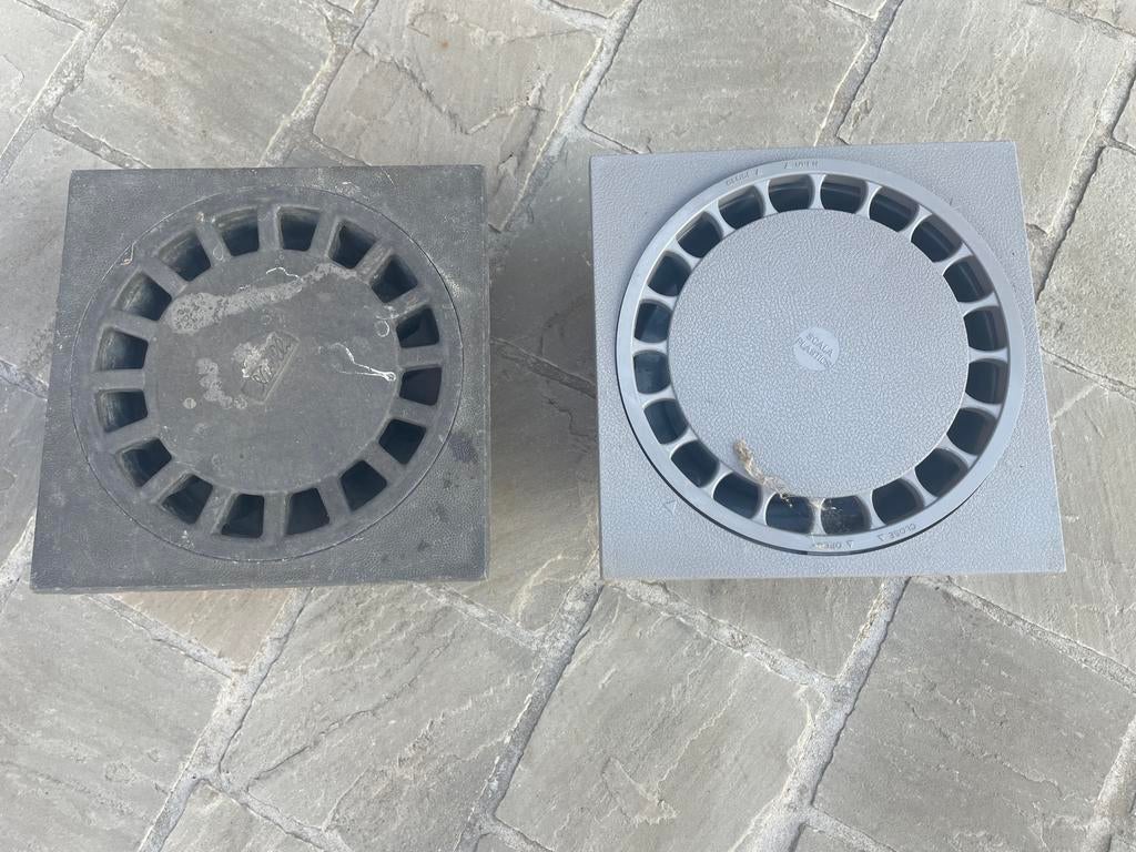 2 vloerafvoeren / putjes Ø20 cm – 1 nieuw, 1 gebruikt, Hobby en Vrije tijd, Modelbouw | Radiografisch | Overige, Gebruikt, Ophalen