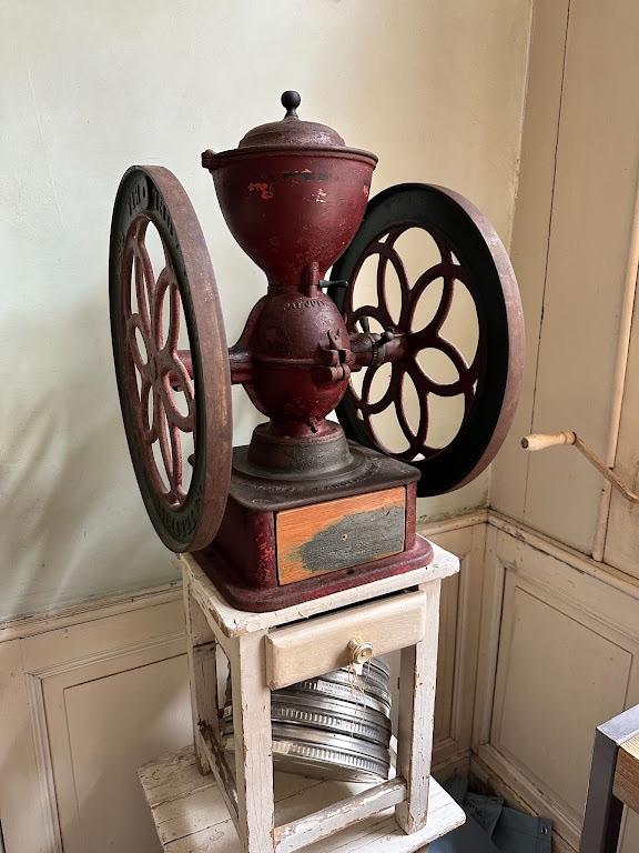 Antieke koffiemolen / graanmolen – Enterprise MFG Co, Ophalen