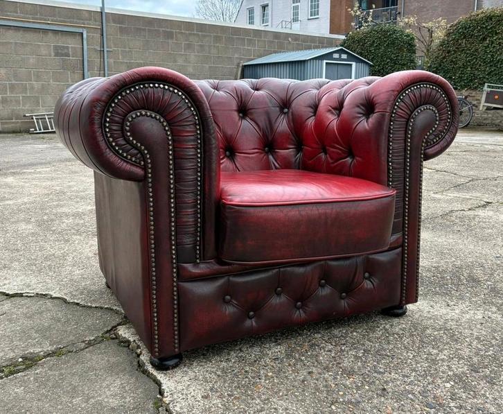 Magnifique fauteuil club Chesterfield en rouge sang de bœuf, Maison & Meubles, Fauteuils, Utilisé, Cuir, Enlèvement