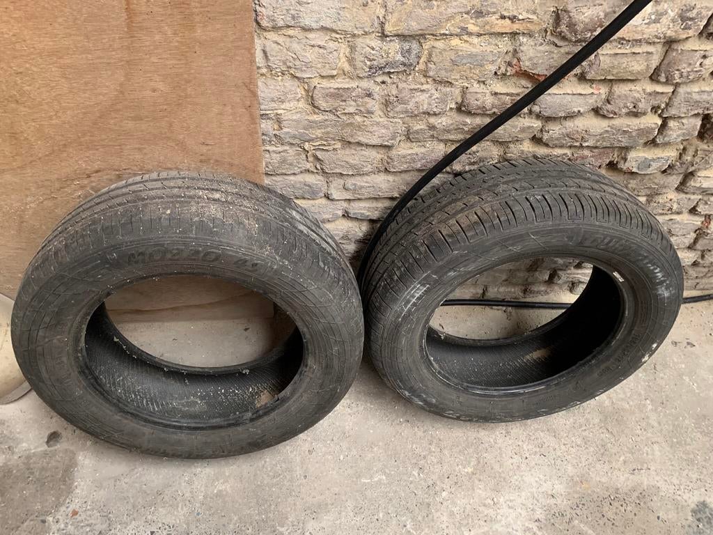 2 pneus, Autos : Pièces & Accessoires, Pneus & Jantes, Enlèvement, Pneu(s)