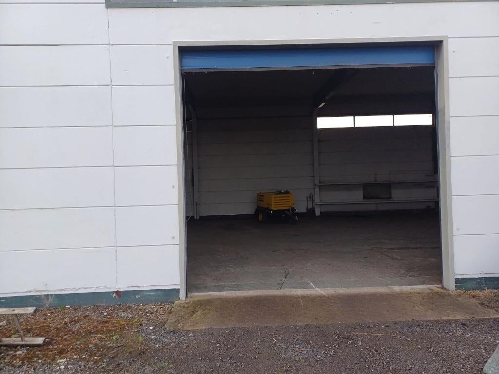 Loods te huur te Moerbeke ( Lokeren ) +- 200 m², Moerbeke ( Lokeren), Direct bij eigenaar, 3 kamers, Provincie Oost-Vlaanderen