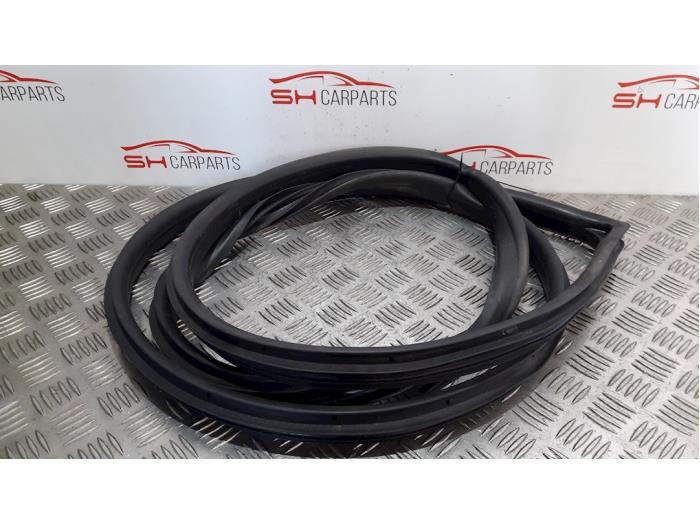 Portierrubber 2Deurs rechts van een Ford Fiesta, Auto-onderdelen, Carrosserie, Ford, Gebruikt, 3 maanden garantie, Ophalen of Verzenden