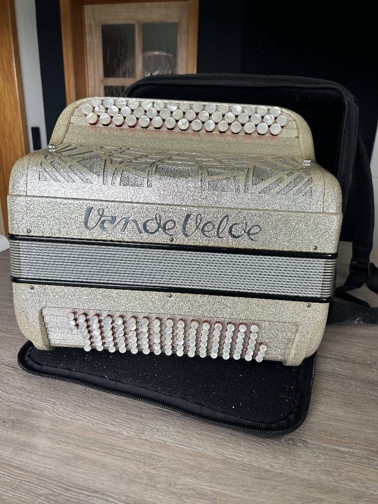 Accordéon VandeVelde, Muziek en Instrumenten, Accordeons, Overige merken, Gebruikt, Ophalen of Verzenden, 96-bas