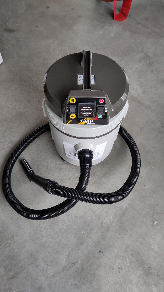Aspirateur industriel - humide et sec - neuf dans sa boîte, Electroménager, Aspirateurs, Neuf, Aspirateur, 1200 à 1600 watts, Réservoir