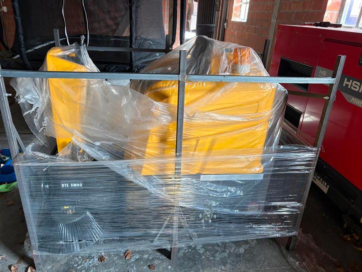 Zelfrijdende veegmachine, Doe-het-zelf en Bouw, Gereedschap | Overige machines, Ophalen