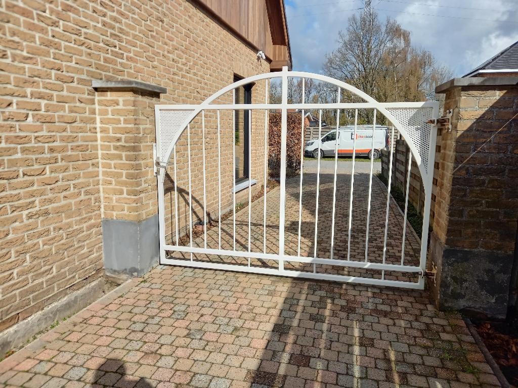 Metalen poort met bijhorend hek, Tuin en Terras, Ophalen, Gebruikt, Staal, 150 tot 200 cm