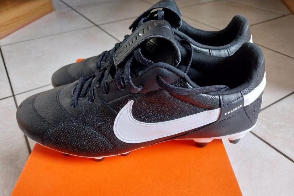 Chaussures football NIKE CUIR NEUVES, Sports & Fitness, Football, Enlèvement ou Envoi, Neuf, Chaussures