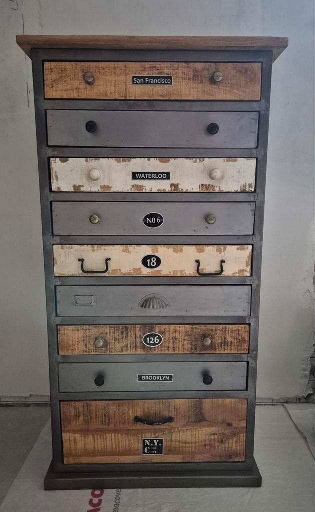 Commode vintage industrielle unique, Maison & Meubles, Armoires | Commodes, Enlèvement