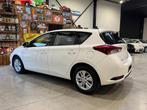 TOYOTA AURIS 1.8 VVT-i HYBRID - AUTOMAAT -  12M. GARANTIE -, Stof, 4 cilinders, Wit, https://public.car-pass.be/vhr/b95a4cbb-70d6-4ac0-9960-134b91668efe
