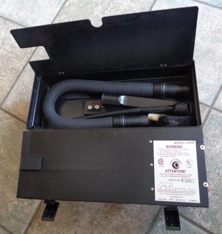 Compacte draagbare (auto)stofzuiger met allerlei hulpstukken, Elektronische apparatuur, Stofzuigers, Zo goed als nieuw, Stofzuiger