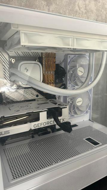 Gaming PC beschikbaar voor biedingen