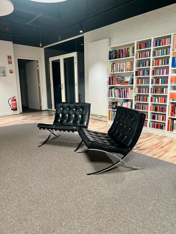 2x Knoll Barcelona Chair beschikbaar voor biedingen