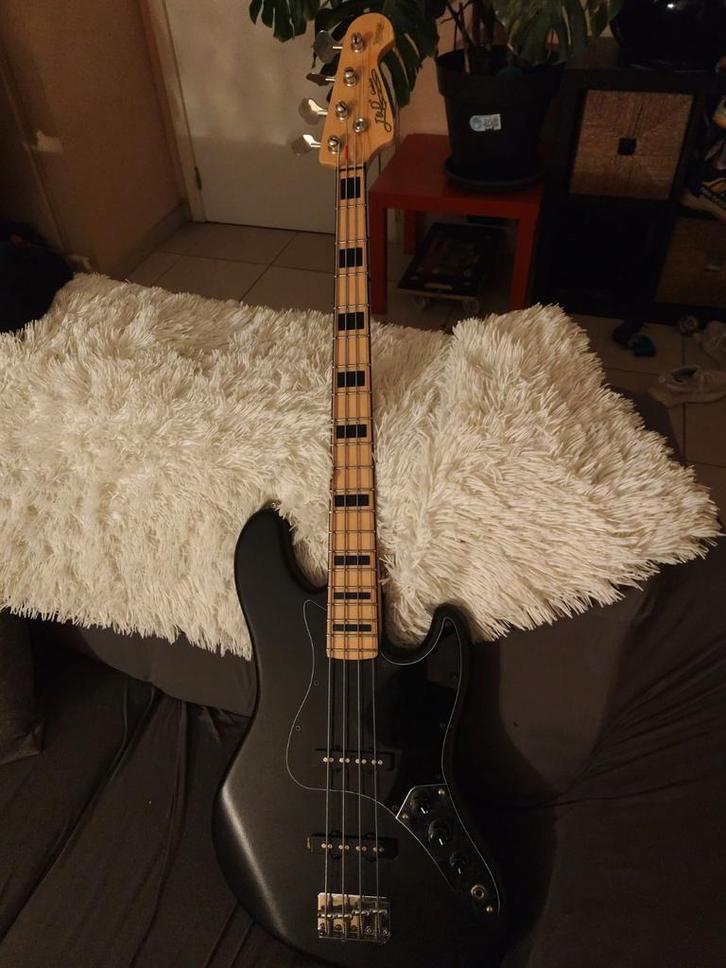 Jazz bass Jack and Dany, Muziek en Instrumenten, Snaarinstrumenten | Gitaren | Bas, Ophalen
