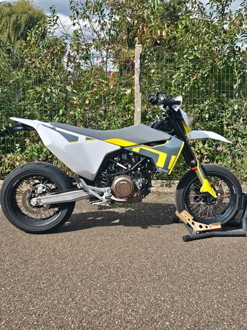🔥Speelse Husqvarna 701 Supermoto  2022🔥+ 1jaar garantie  beschikbaar voor biedingen